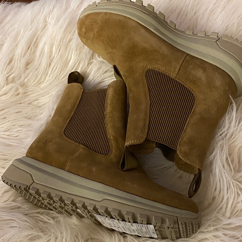 REDBACK  Ridge Chelsea silky tan Suede Ankle Boots